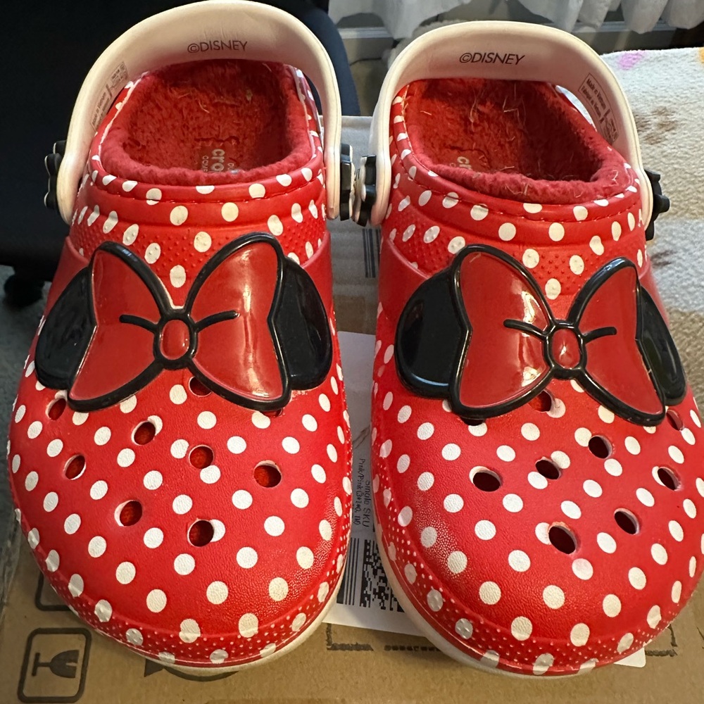 Kids Minnie crocs size J2